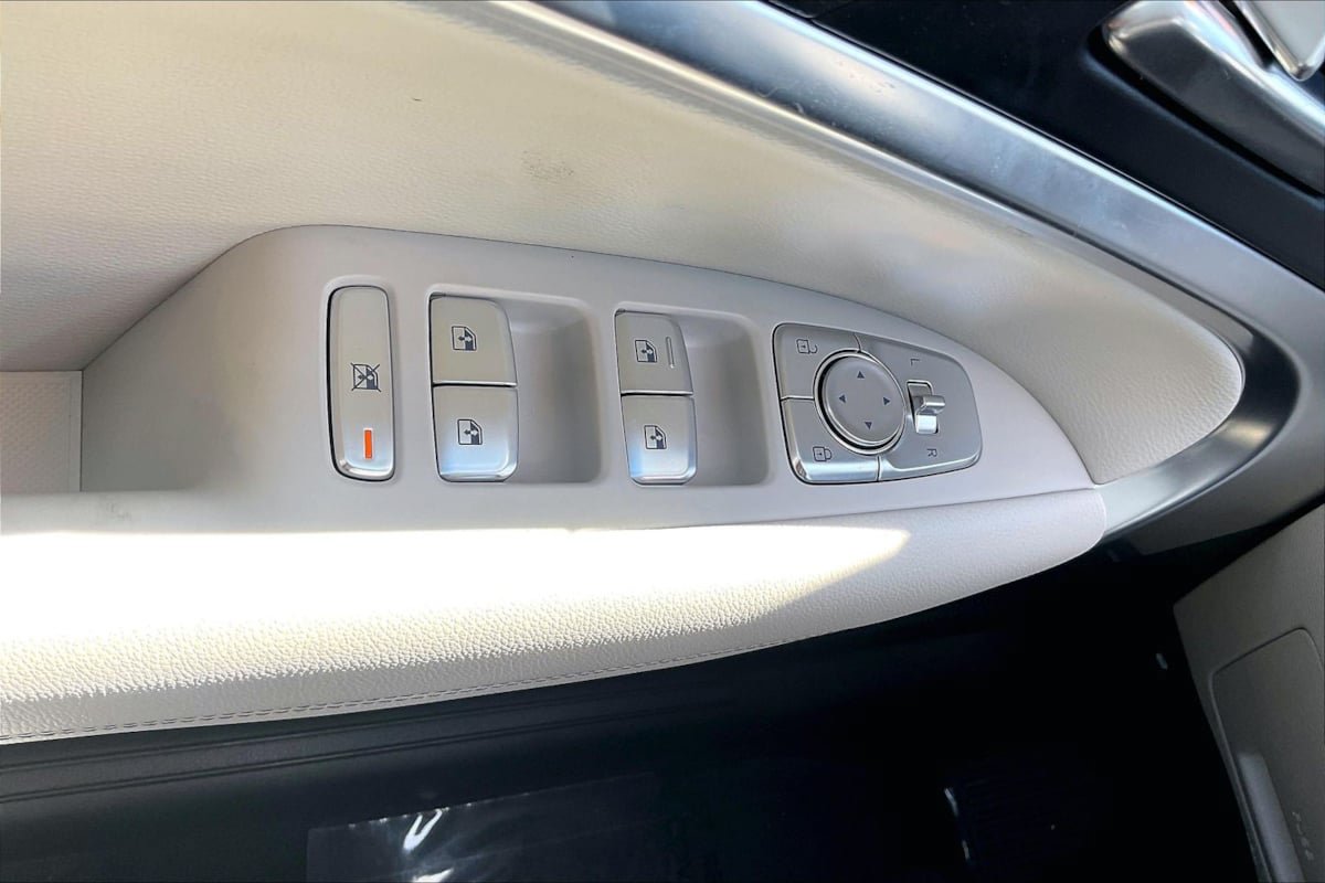 2025 GENESIS G70 Standard - Photo 34