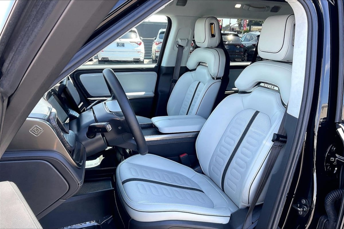 2024 Rivian R1S Adventure - Photo 23
