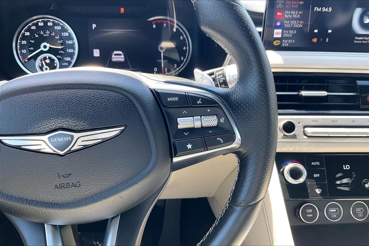 2025 GENESIS G70 Standard - Photo 16