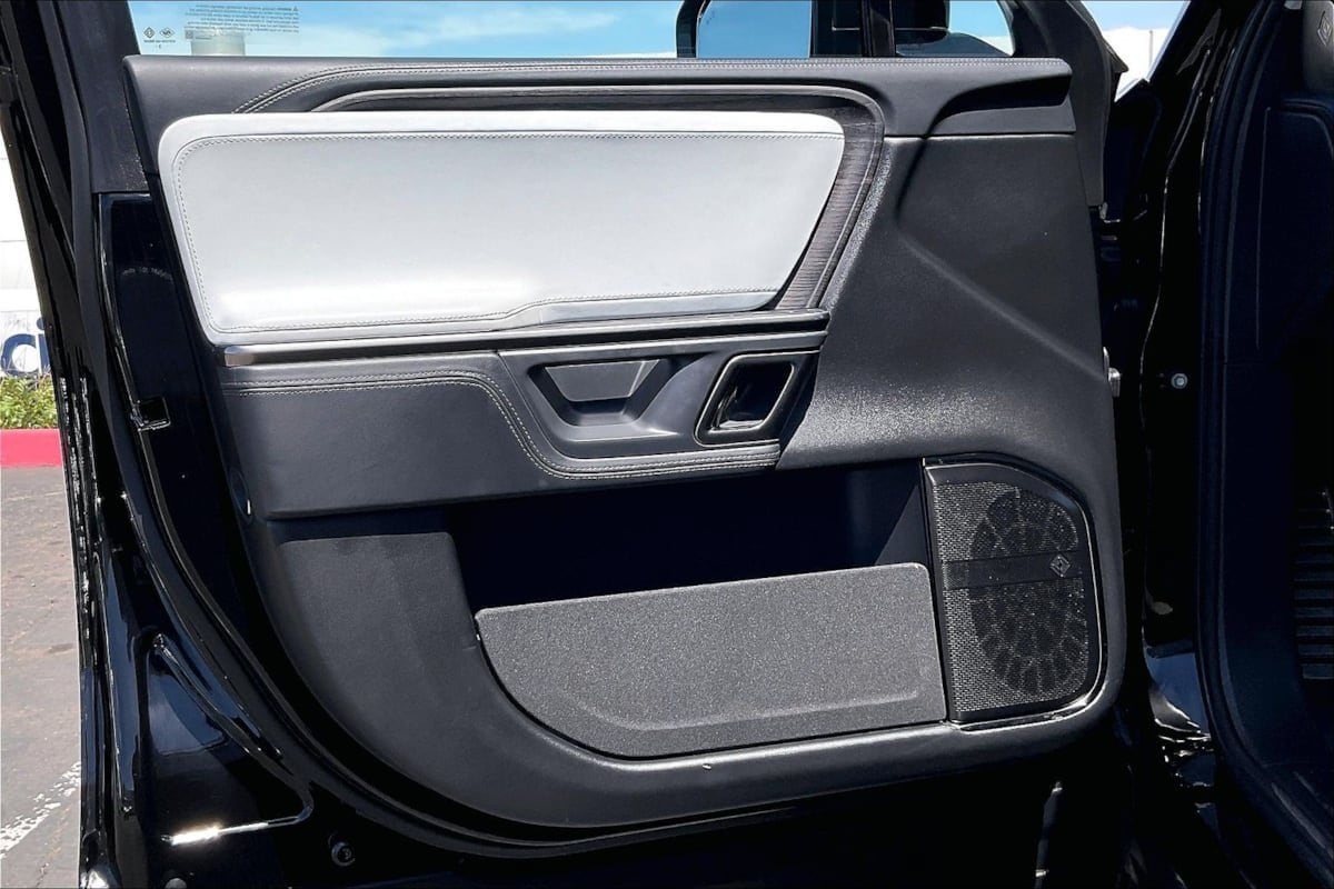 2024 Rivian R1S Adventure - Photo 21
