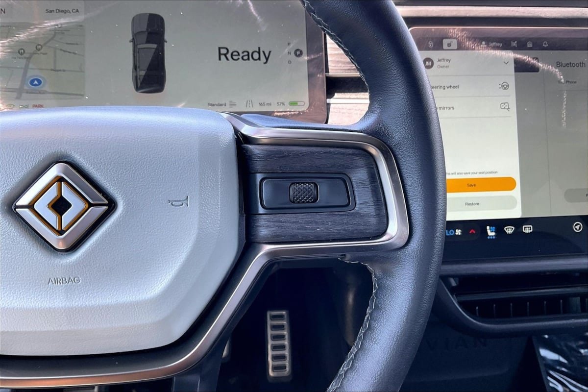 2024 Rivian R1S Adventure - Photo 17