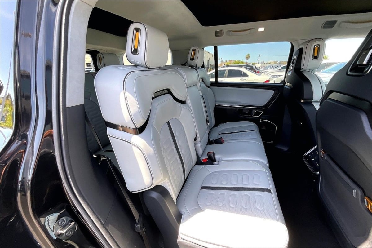 2024 Rivian R1S Adventure - Photo 25