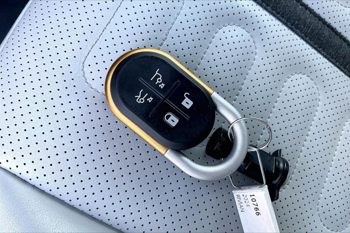 2024 Rivian R1S Adventure - Photo 11