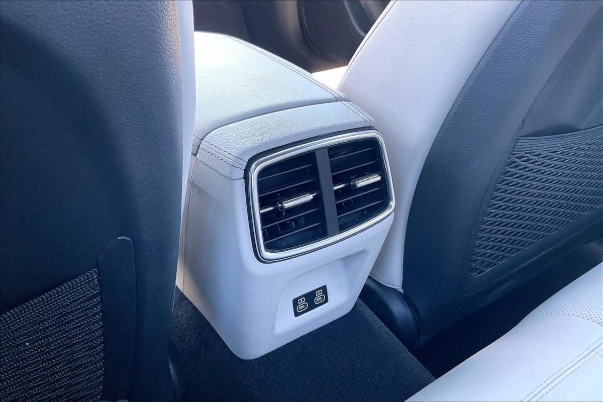 2025 GENESIS G70 Standard - Photo 30