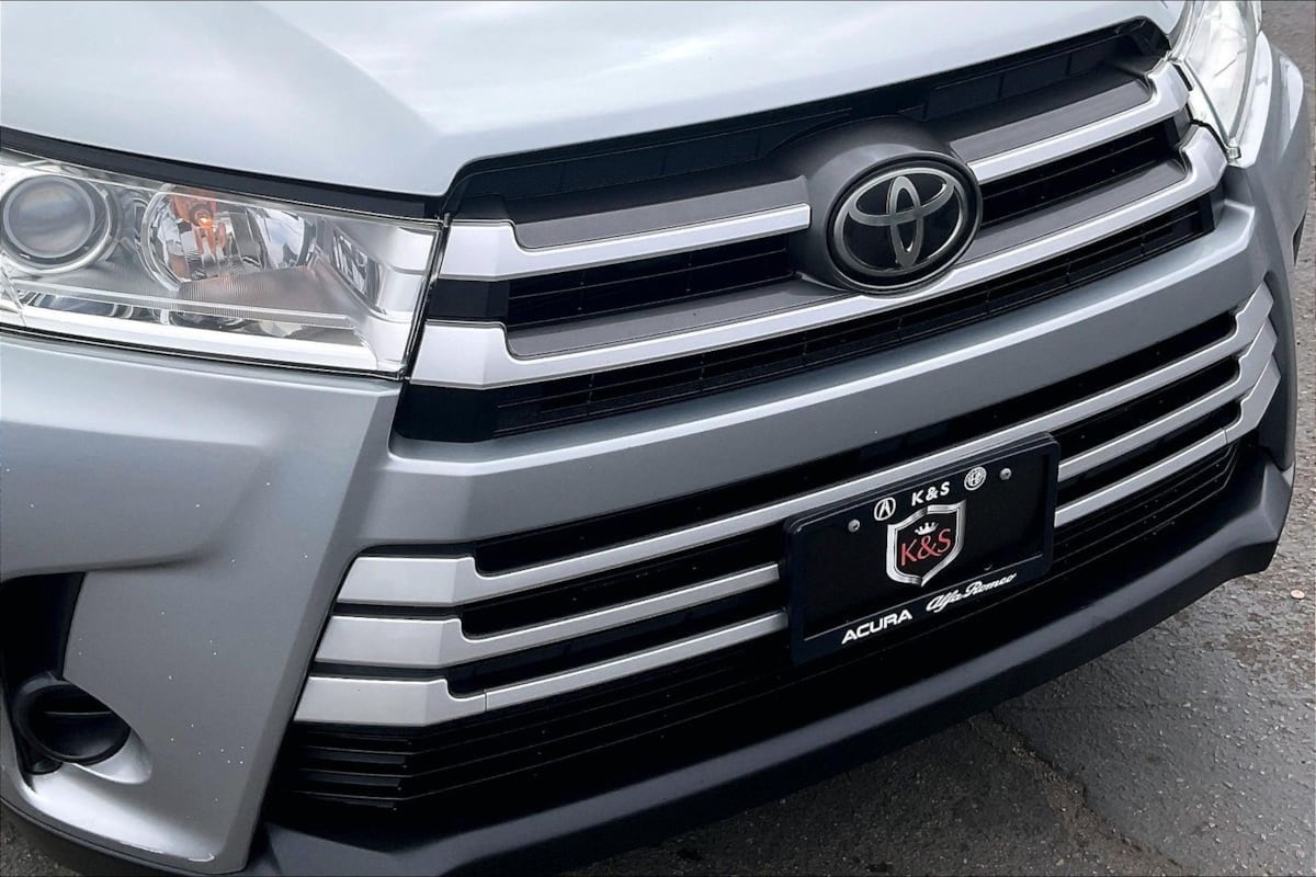 2019 Toyota Highlander LE - Photo 26