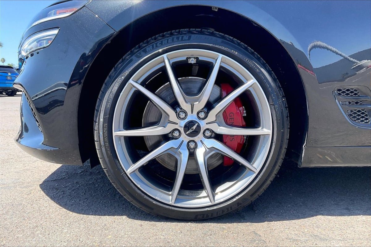 2025 GENESIS G70 Standard - Photo 9