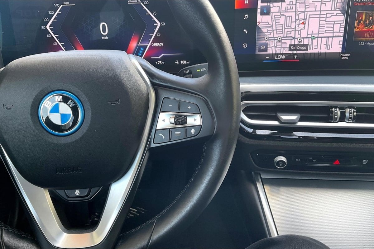 2023 BMW i4 35 - Photo 17