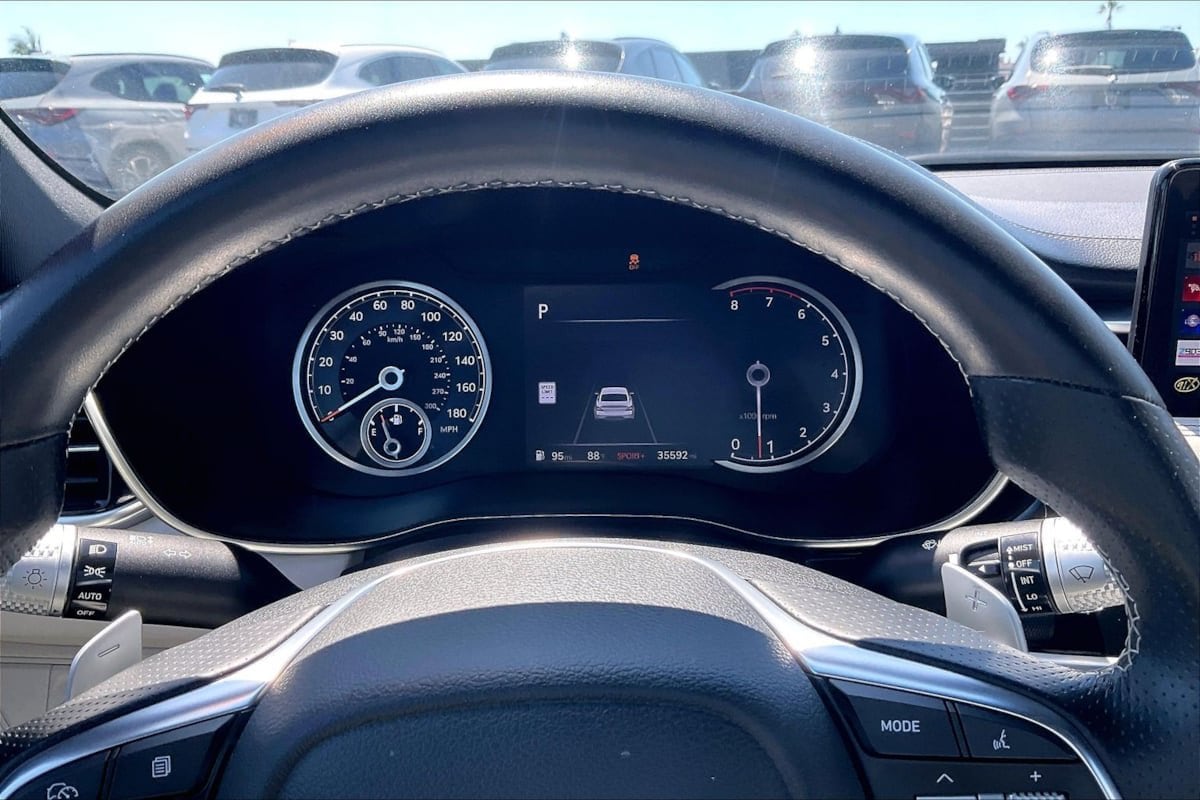 2025 GENESIS G70 Standard - Photo 17