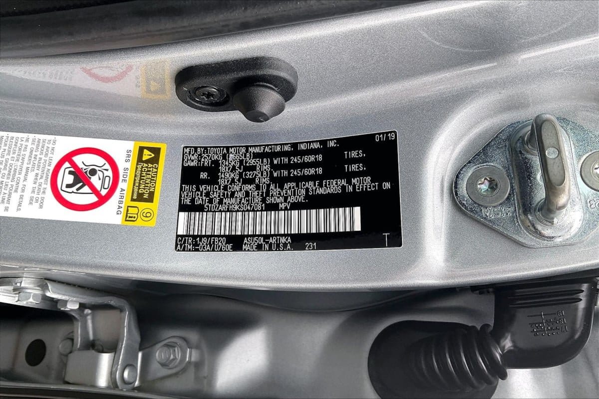 2019 Toyota Highlander LE - Photo 30
