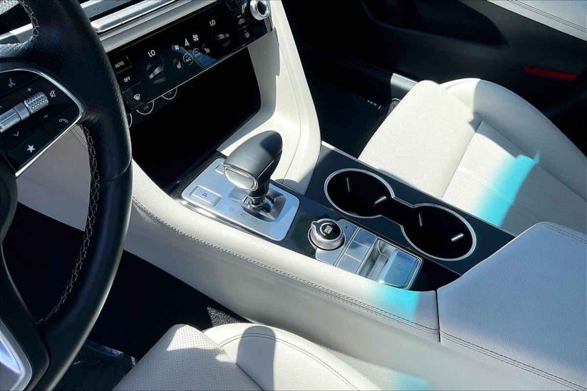 2025 GENESIS G70 Standard - Photo 14