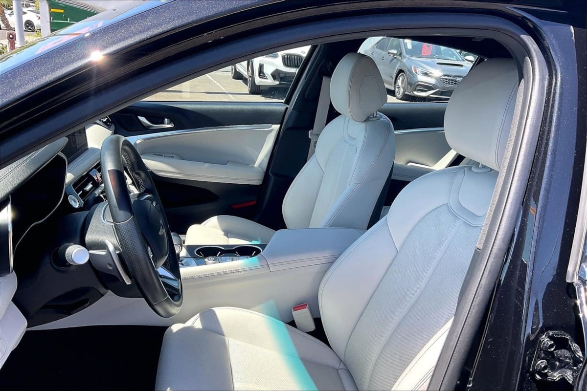 2025 GENESIS G70 Standard - Photo 22