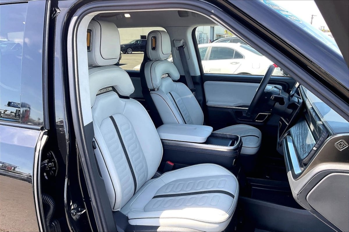 2024 Rivian R1S Adventure - Photo 7