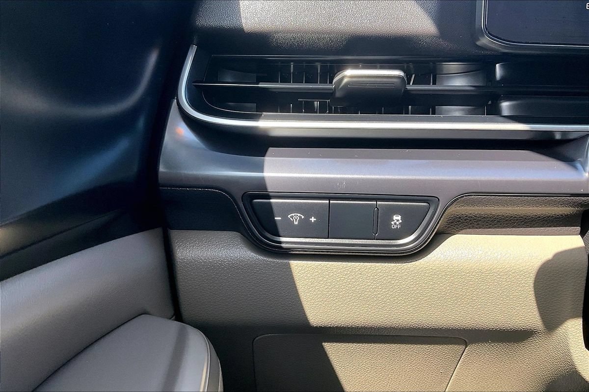 2025 Kia Carnival LXS - Photo 26