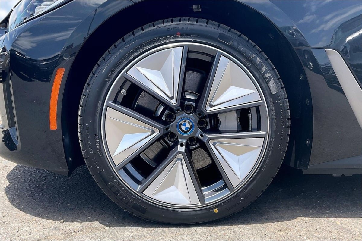 2023 BMW i4 35 - Photo 9