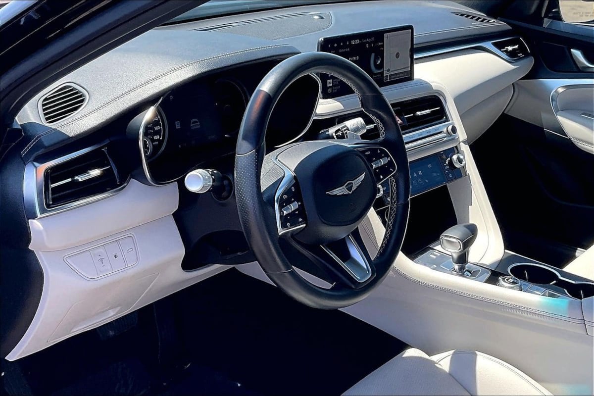2025 GENESIS G70 Standard - Photo 11