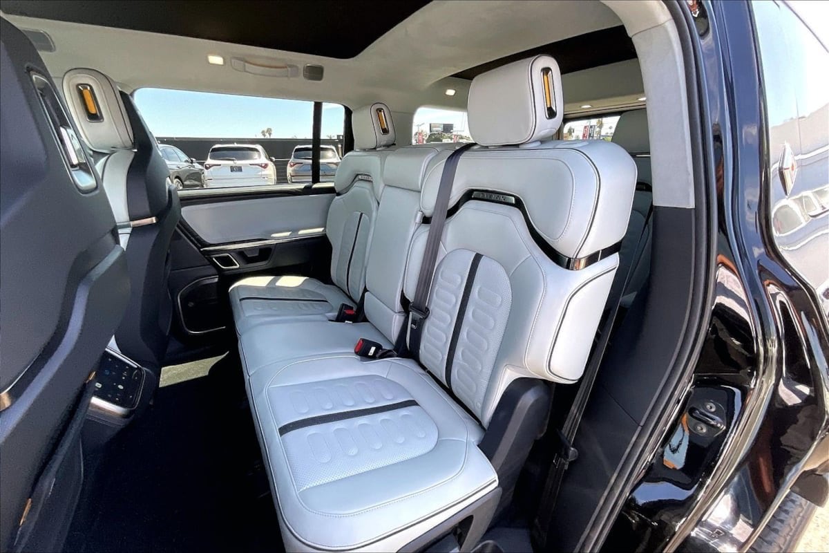 2024 Rivian R1S Adventure - Photo 24
