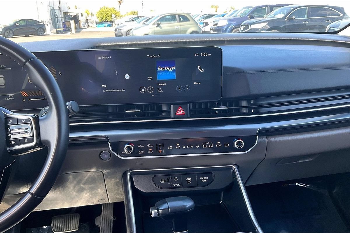 2025 Kia Carnival LXS - Photo 31