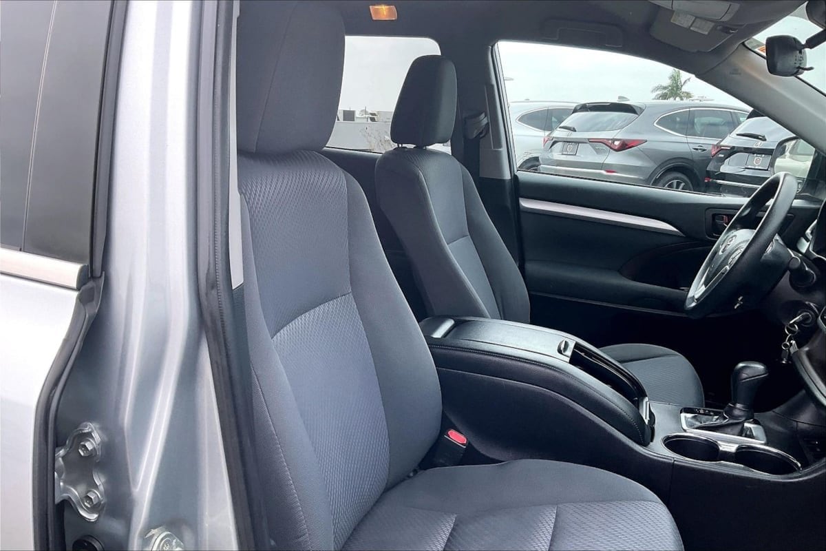 2019 Toyota Highlander LE - Photo 7