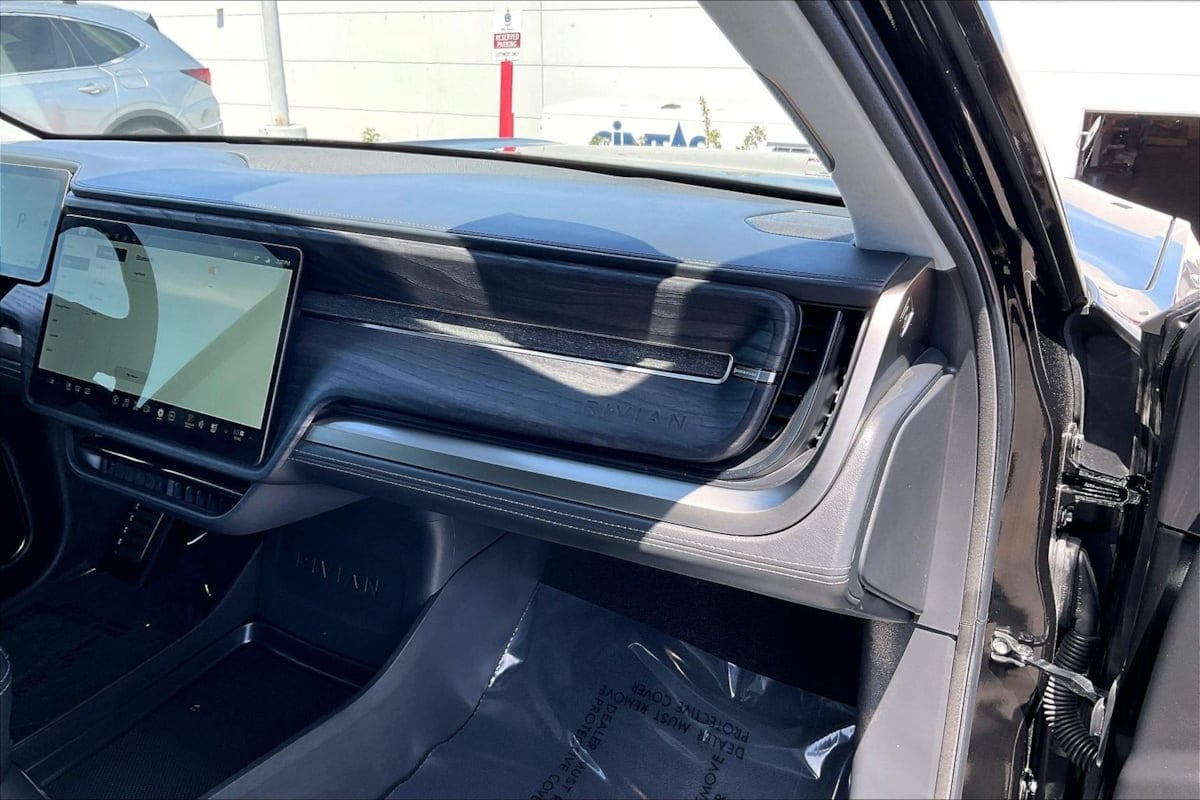 2024 Rivian R1S Adventure - Photo 14