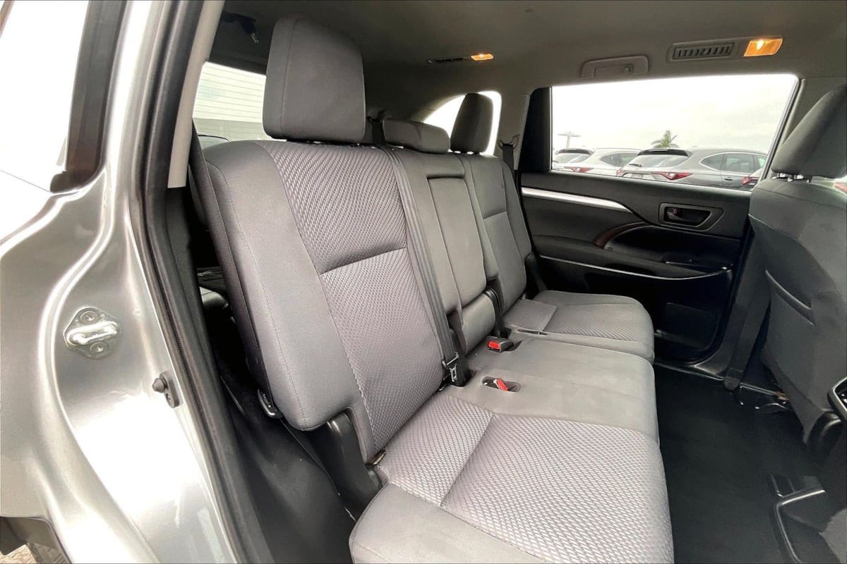 2019 Toyota Highlander LE - Photo 23