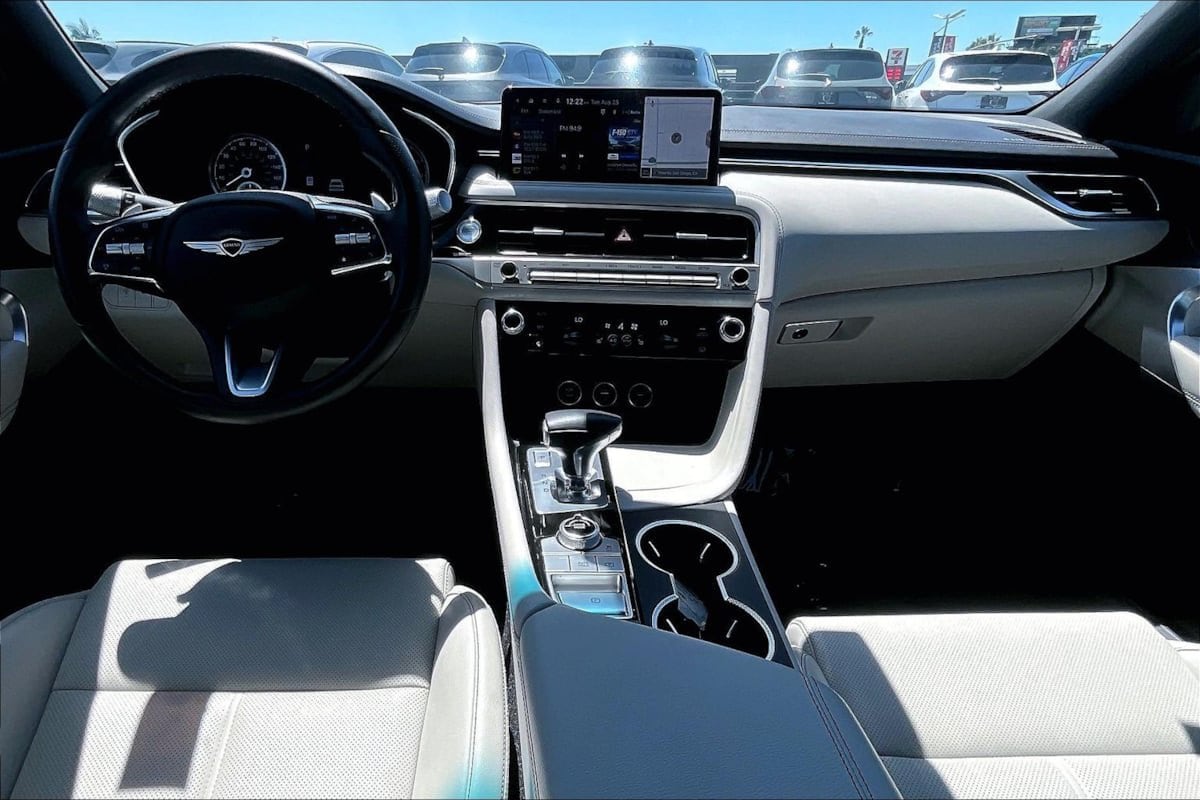 2025 GENESIS G70 Standard - Photo 12