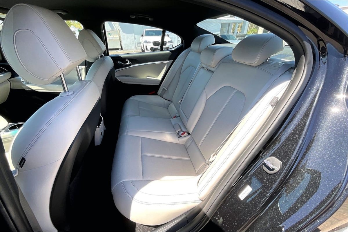 2025 GENESIS G70 Standard - Photo 23
