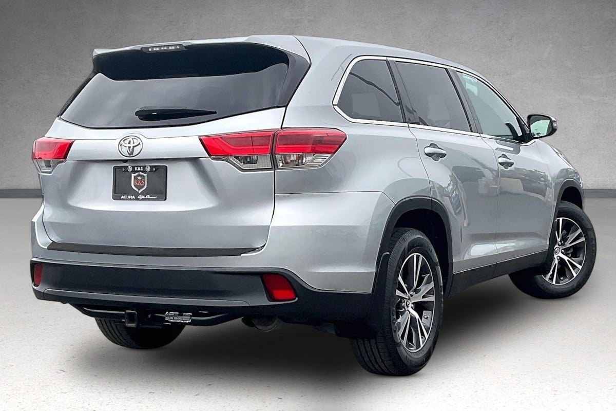2019 Toyota Highlander LE - Photo 32