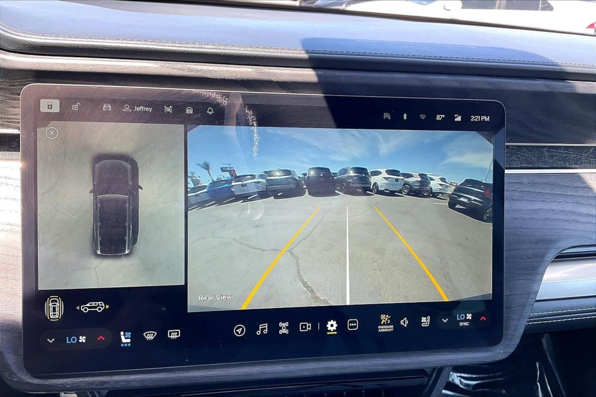2024 Rivian R1S Adventure - Photo 19