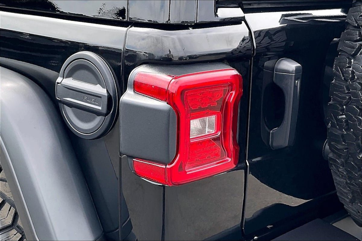 2025 Jeep Wrangler 4-Door Rubicon - Photo 25
