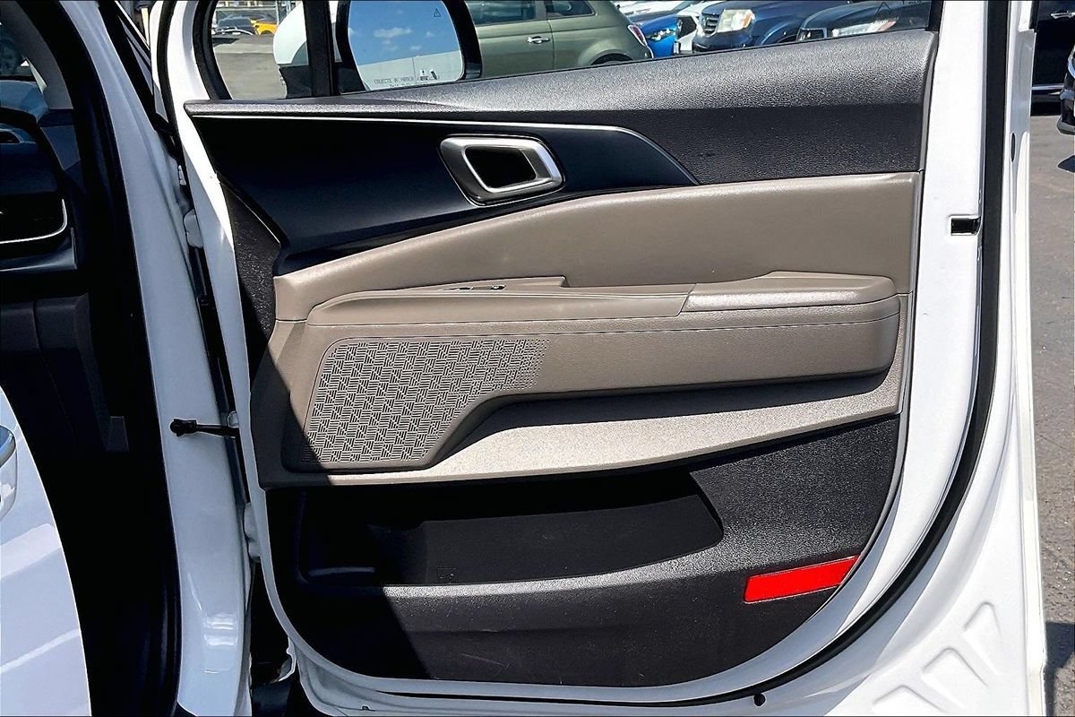 2025 Kia Carnival LXS - Photo 12