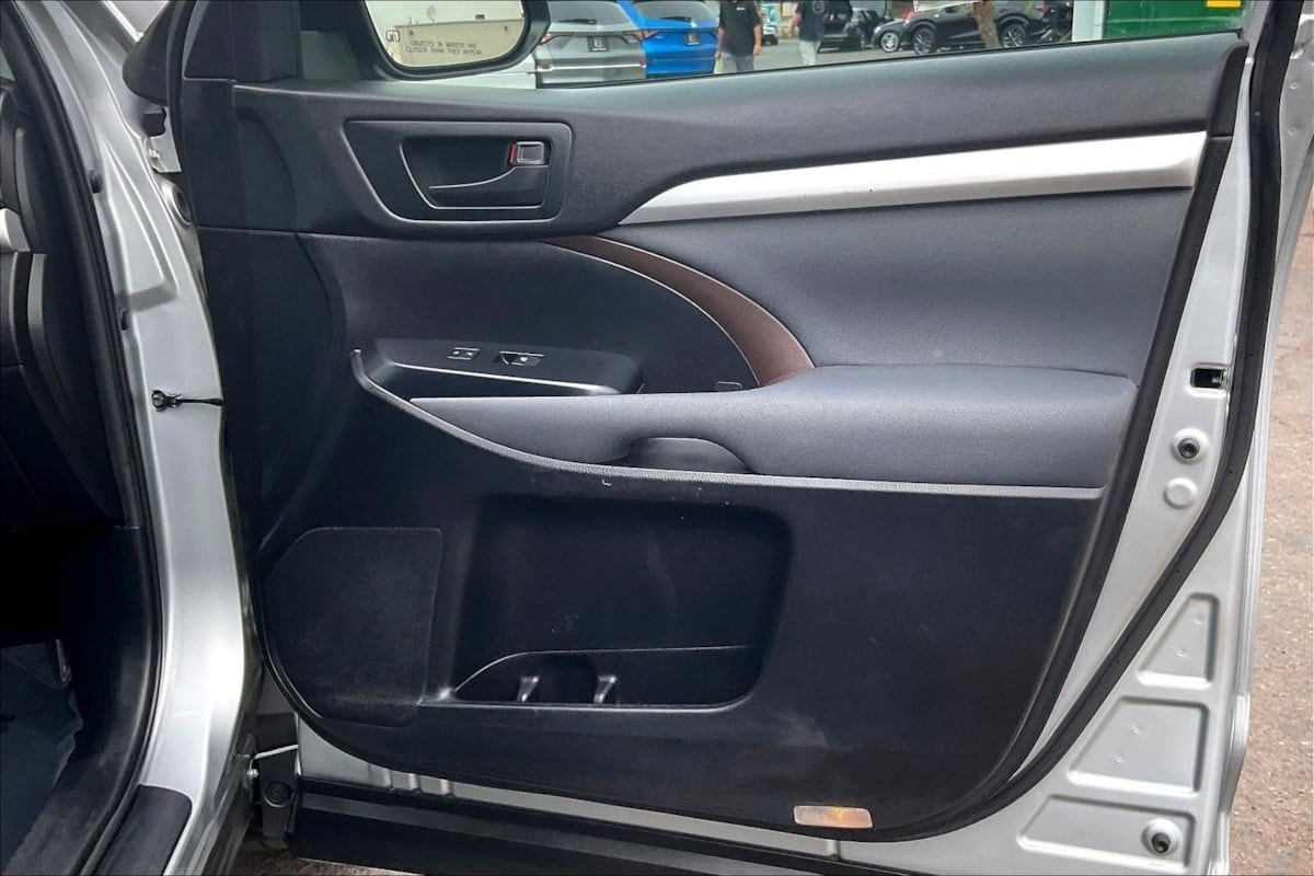 2019 Toyota Highlander LE - Photo 20