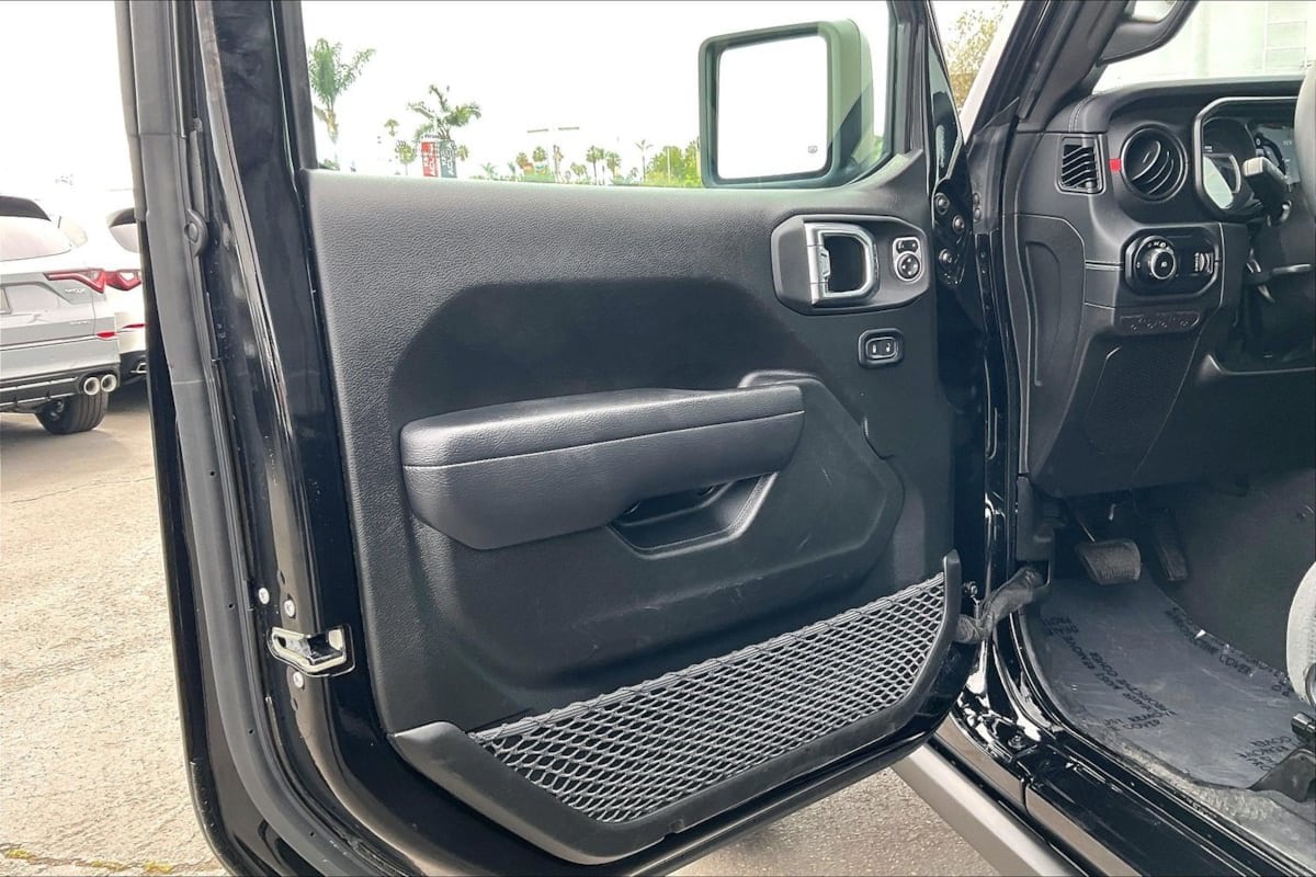 2025 Jeep Wrangler 4-Door Rubicon - Photo 19