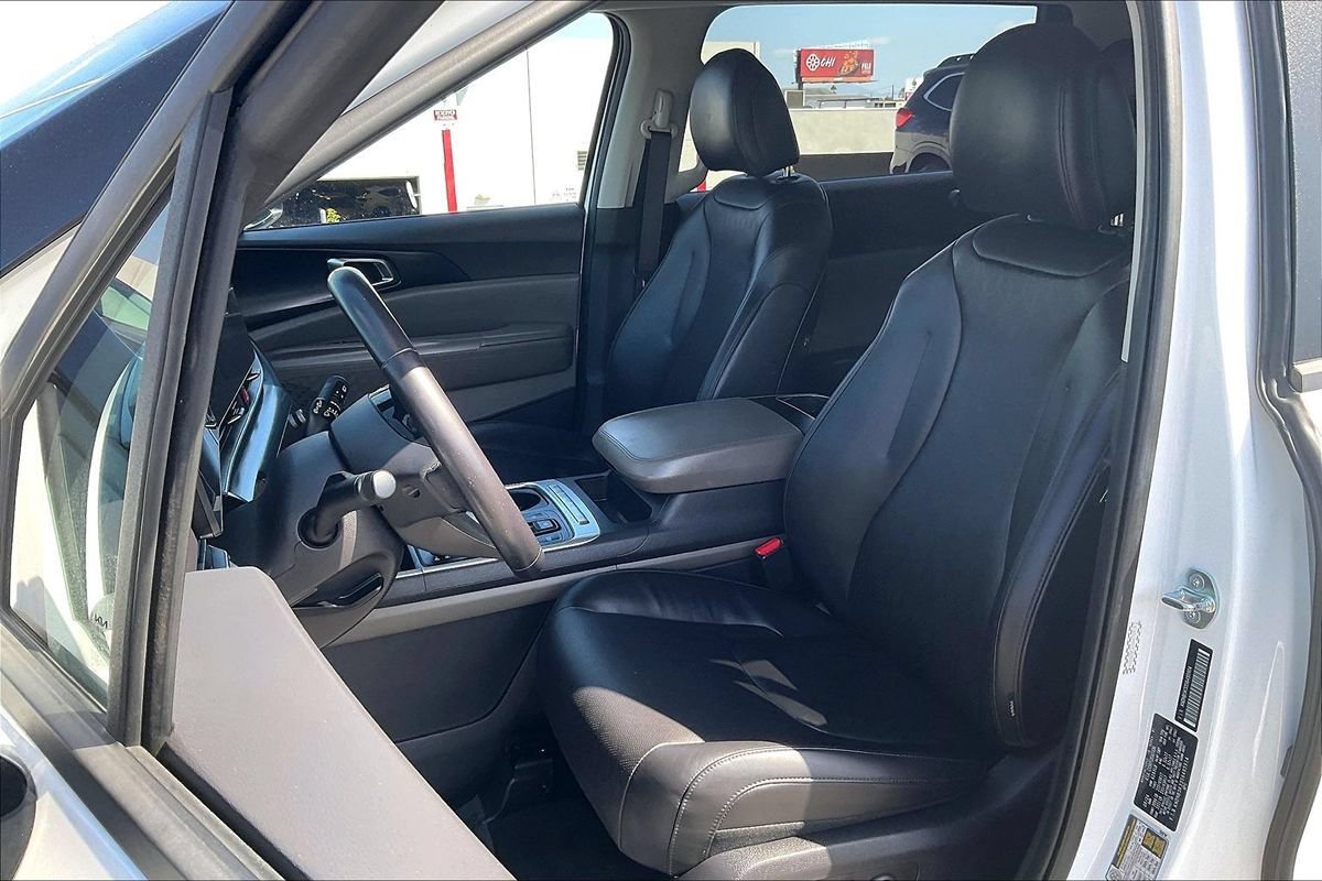2025 Kia Carnival LXS - Photo 13