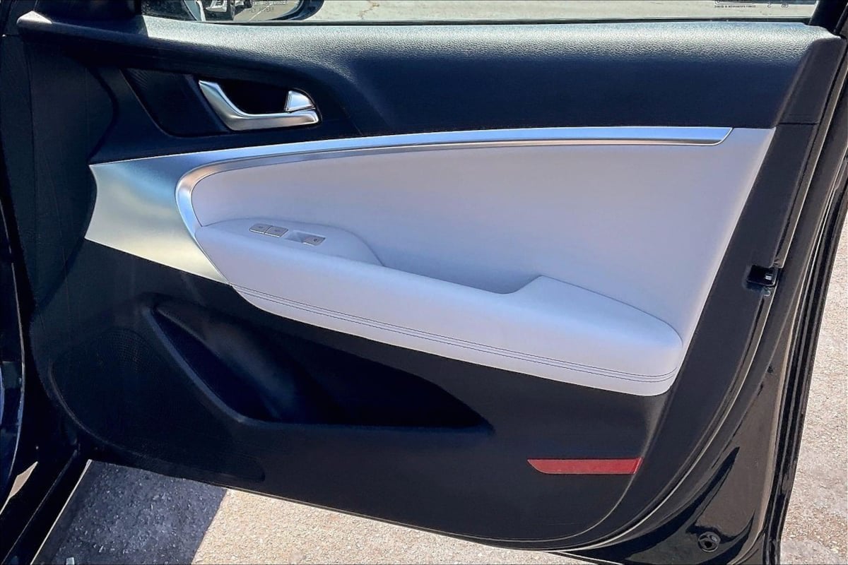 2025 GENESIS G70 Standard - Photo 21