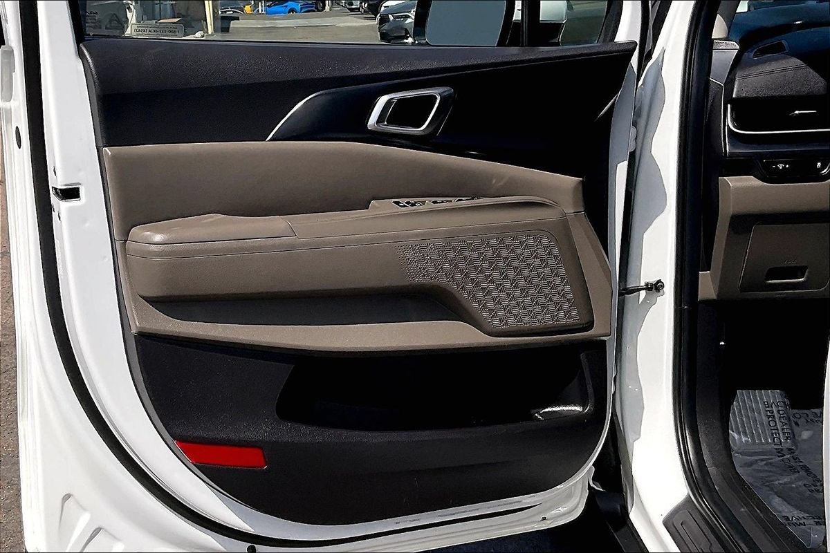 2025 Kia Carnival LXS - Photo 11