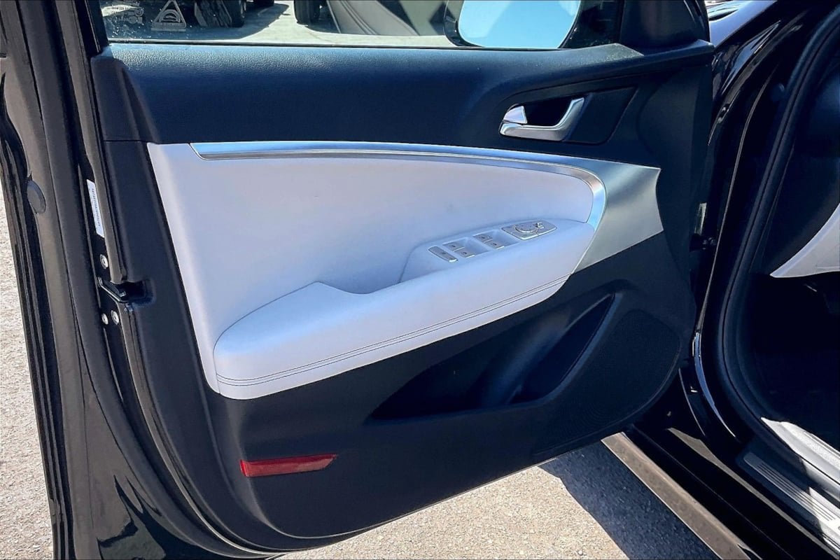 2025 GENESIS G70 Standard - Photo 20