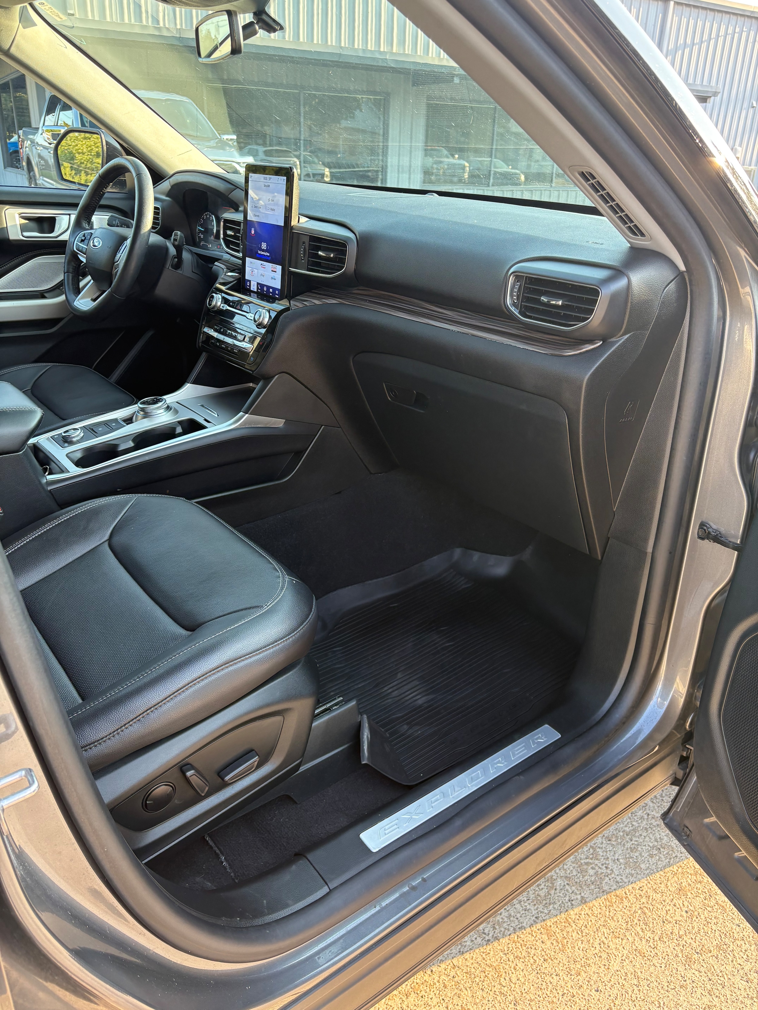 2023 Ford Explorer Limited - Photo 9
