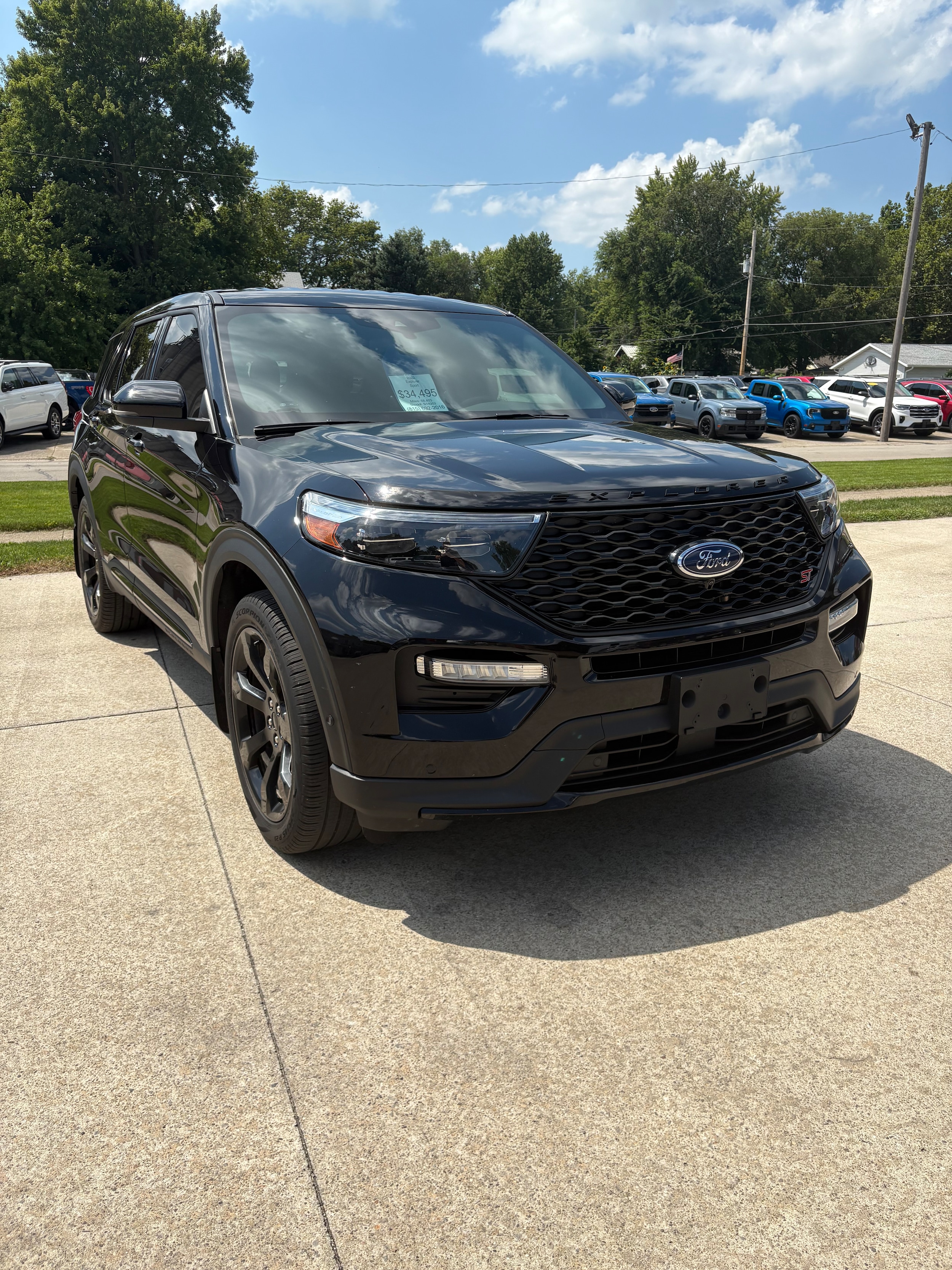2022 Ford Explorer ST's photo