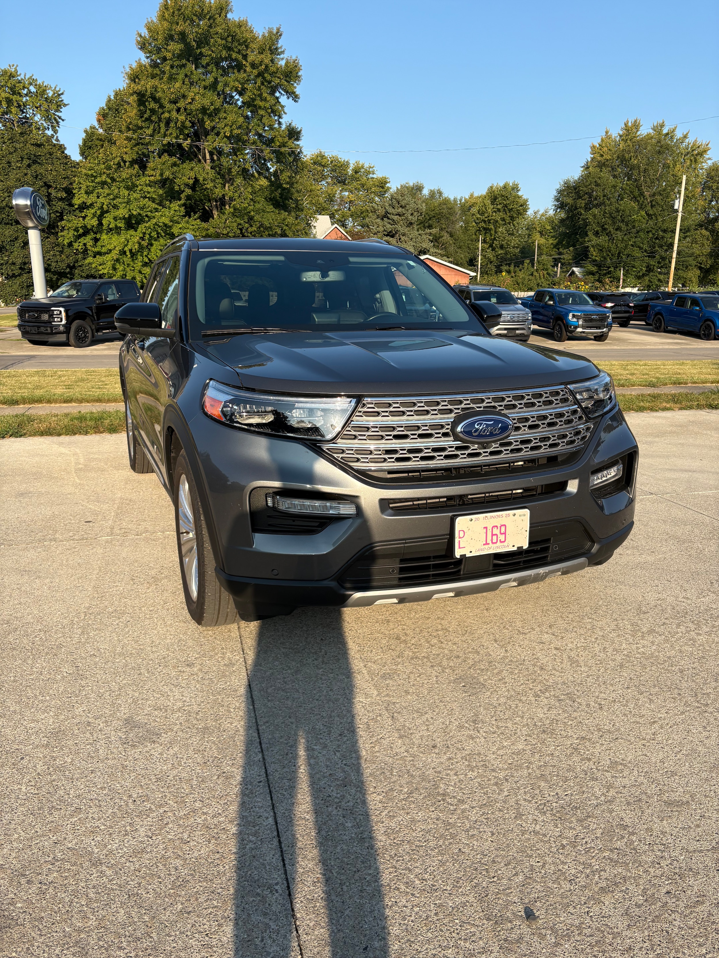 2023 Ford Explorer Limited's photo