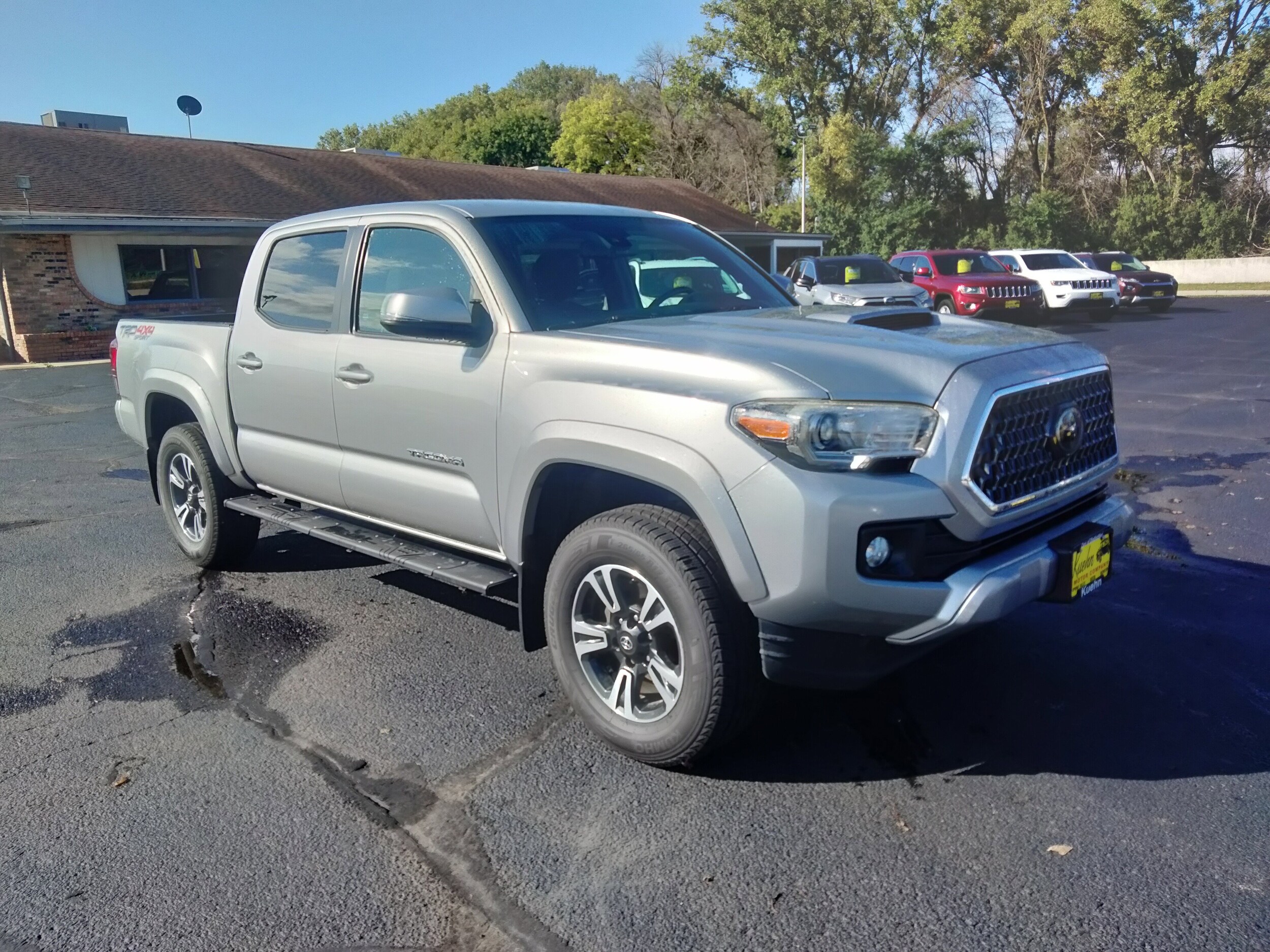 2018 Toyota Tacoma TRD Sport V6 photo 2