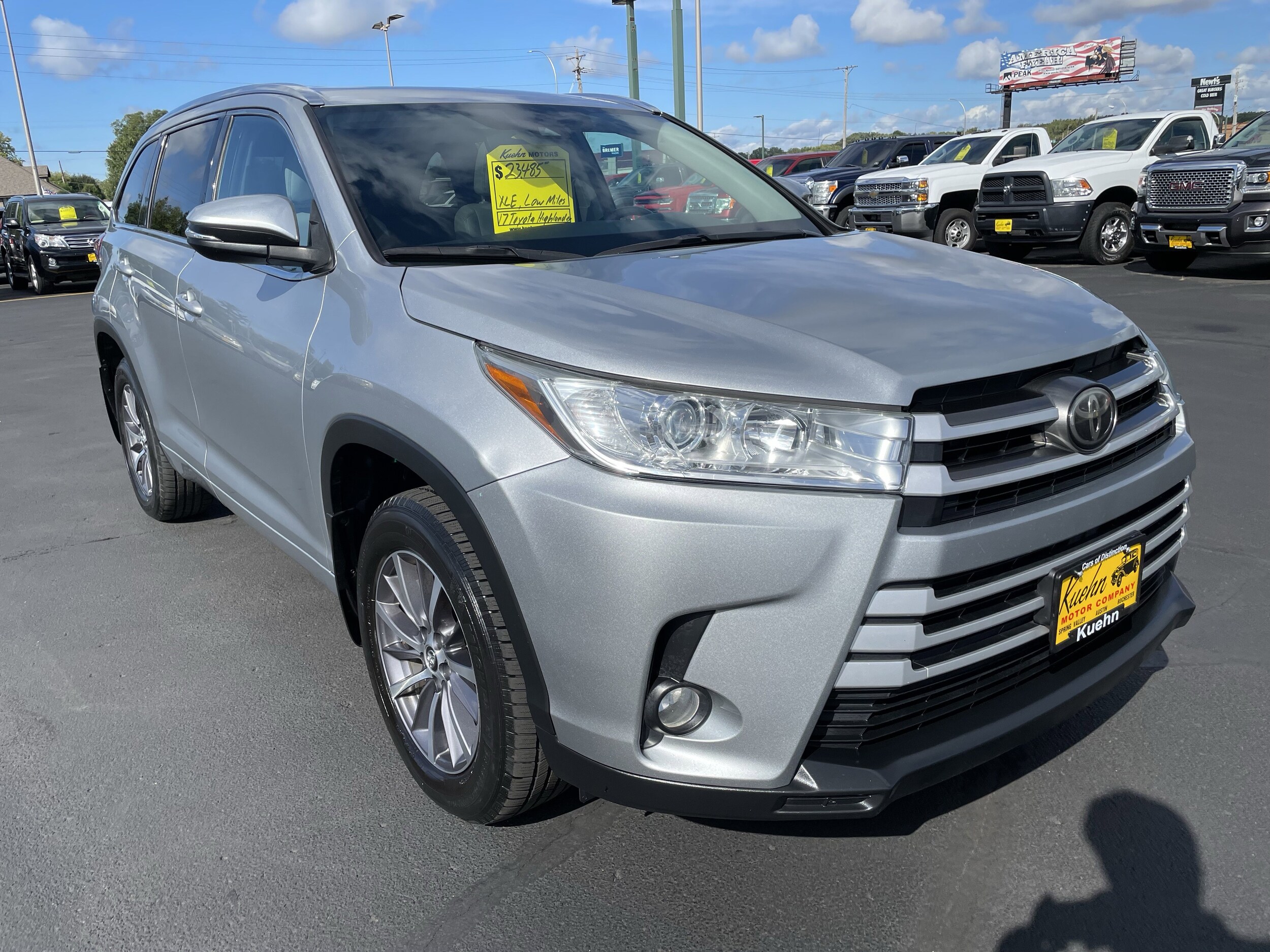 2017 Toyota Highlander XLE photo 2