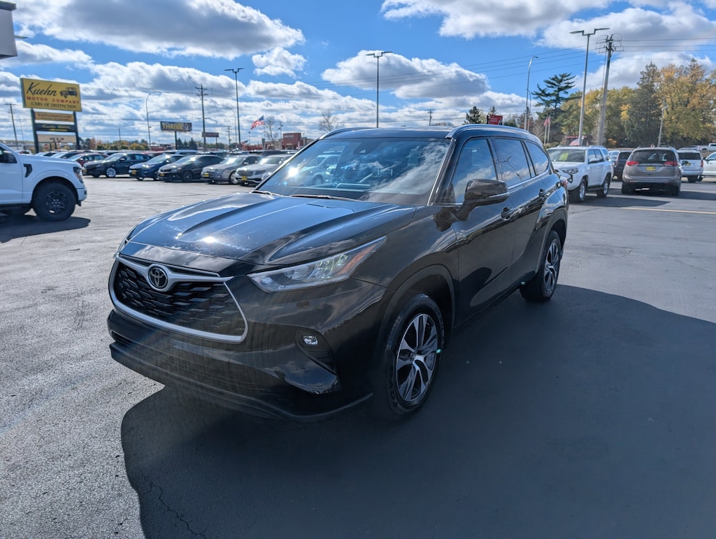 Used 2021 Toyota Highlander XLE SUV