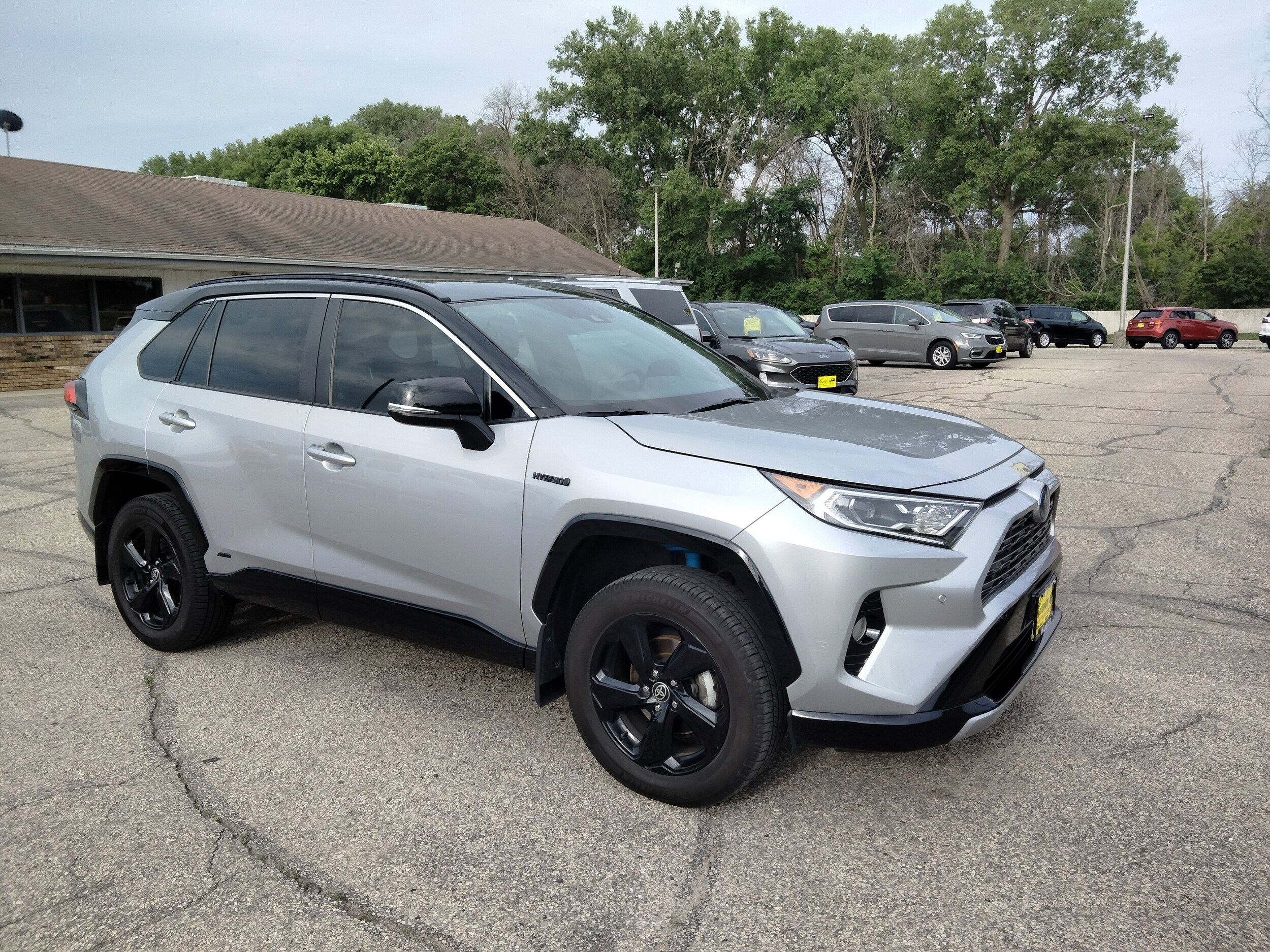 2021 Toyota RAV4 Hybrid XSE photo 2