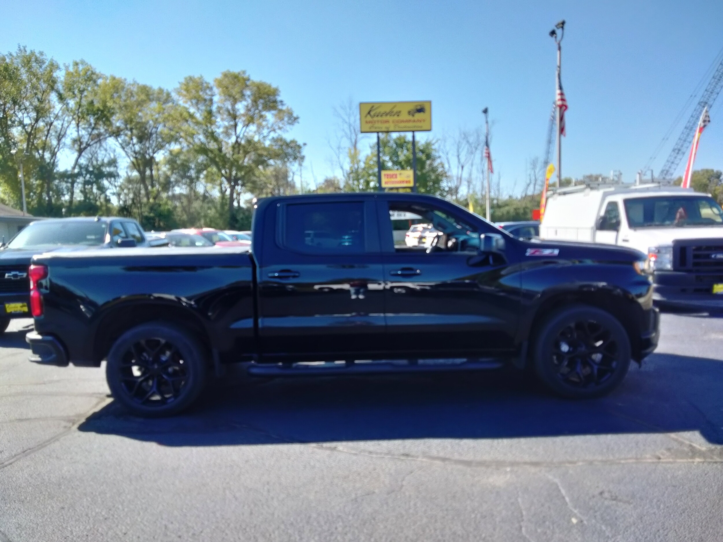 2019 Chevrolet Silverado 1500 RST photo 2