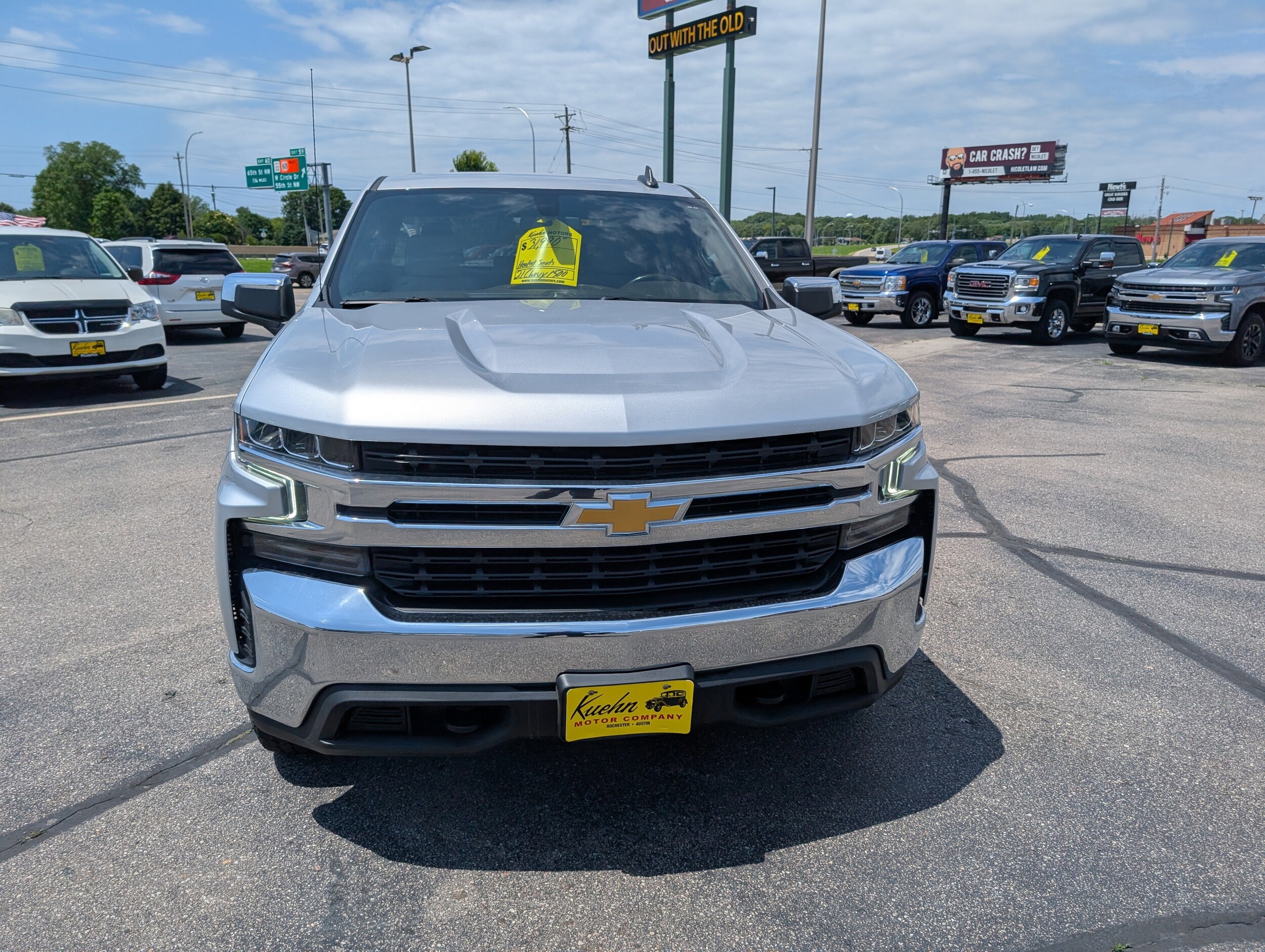2021 Chevrolet Silverado 1500 LT photo 3