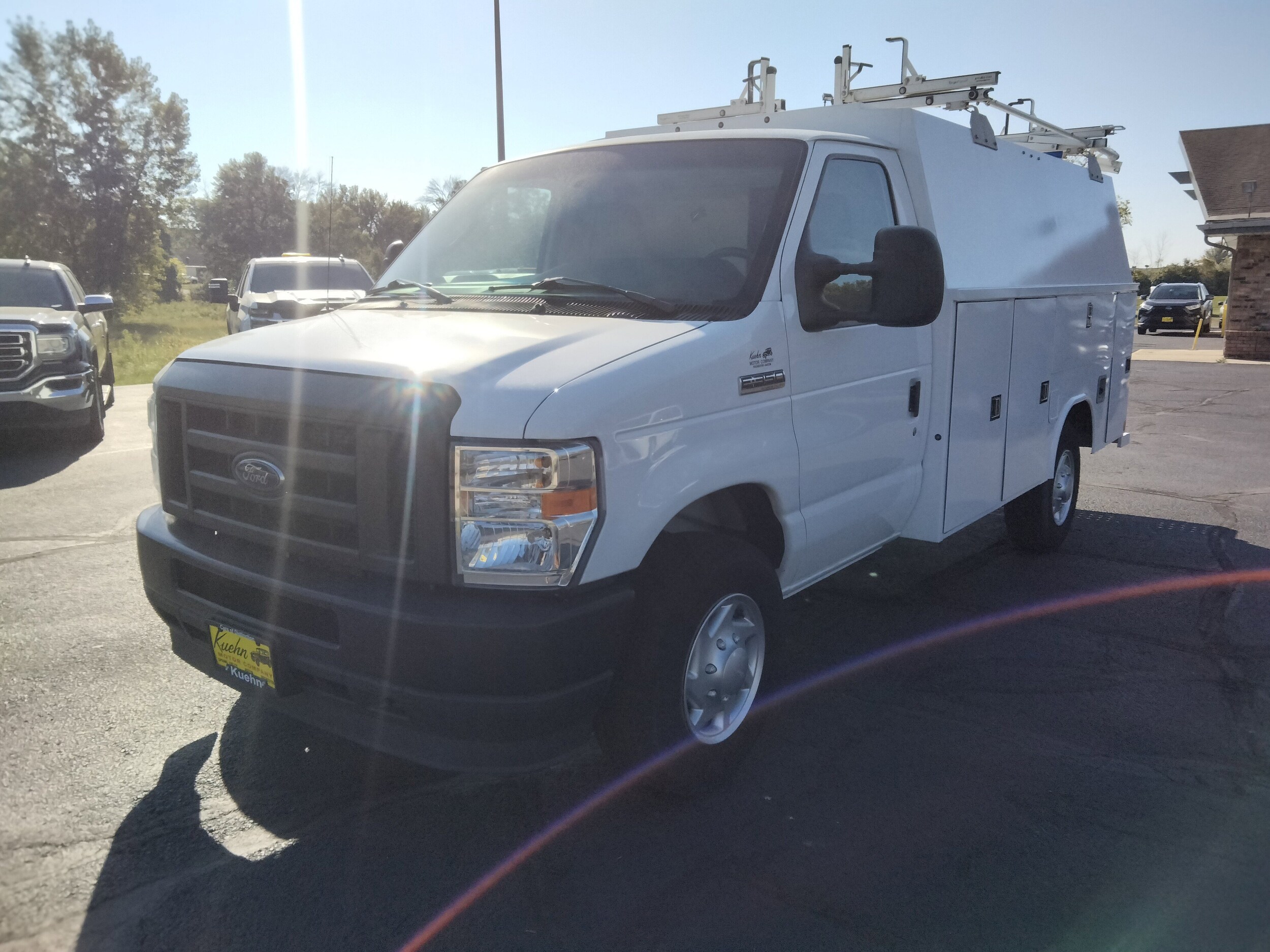 2022 Ford E-350 Base photo 3