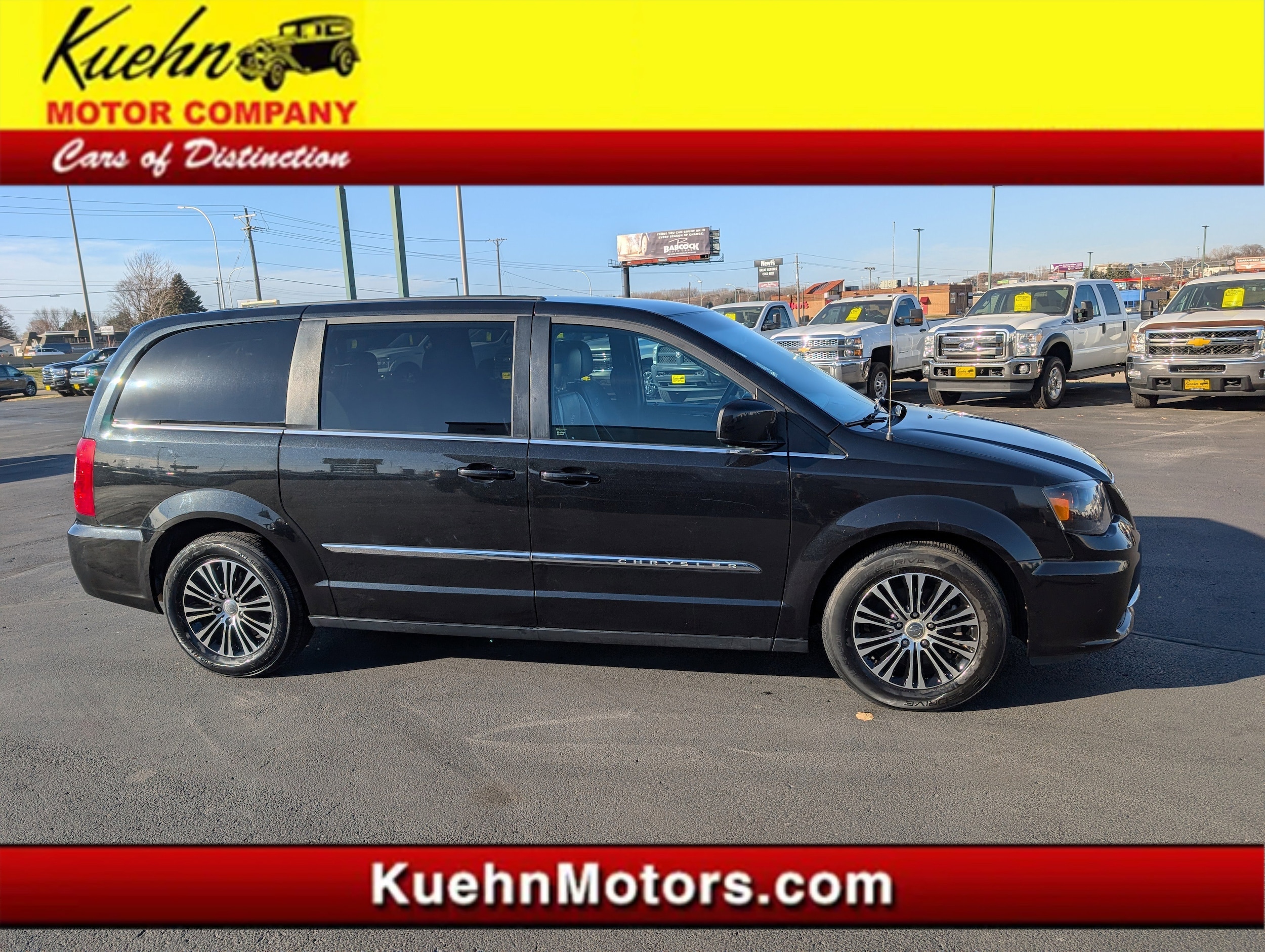 2014 Chrysler Town & Country S's photo