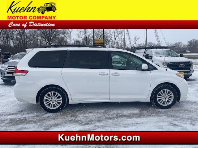 2013 Toyota Sienna XLE's photo