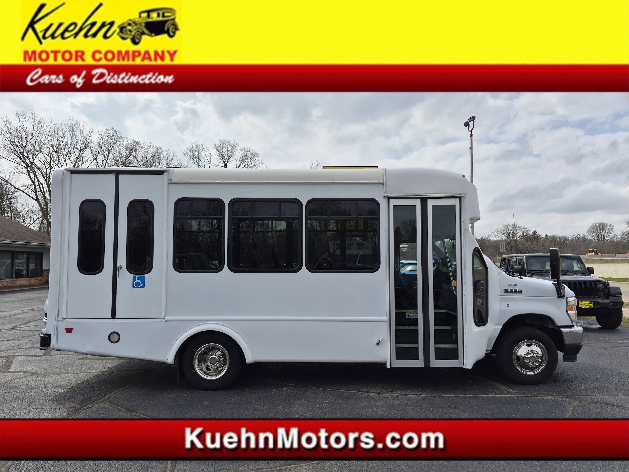 2021 Ford E-Series DRW E-350 Super Duty 138 in WB's photo