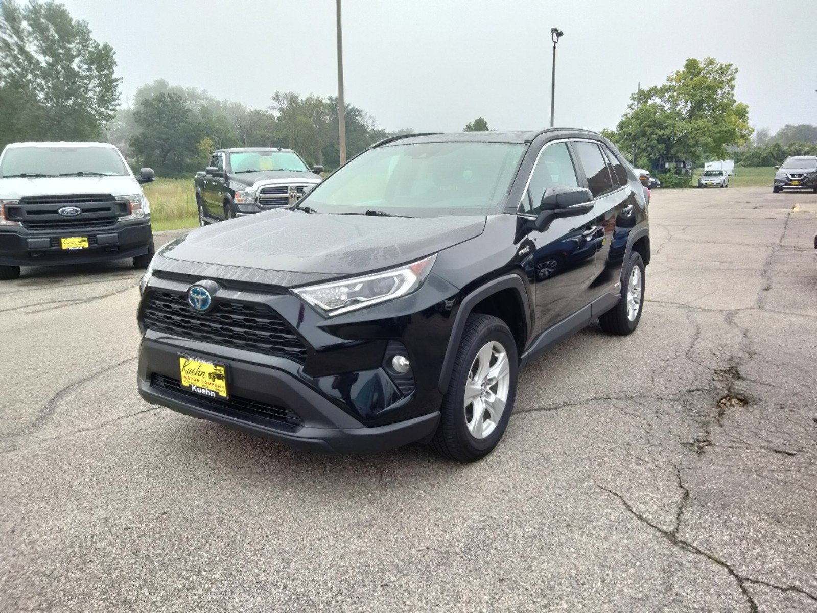 2020 Toyota RAV4 Hybrid XLE photo 3